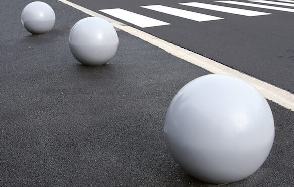 Borne de voirie Commentry, par Lacroix City